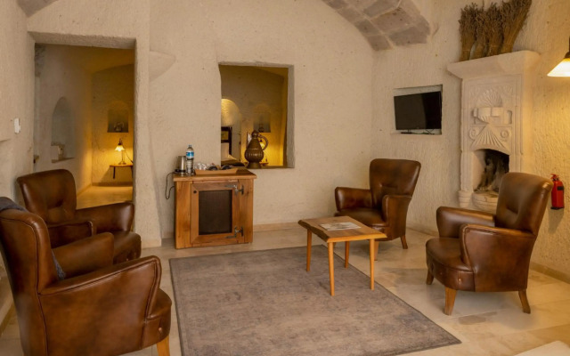 Seki Cave Suites