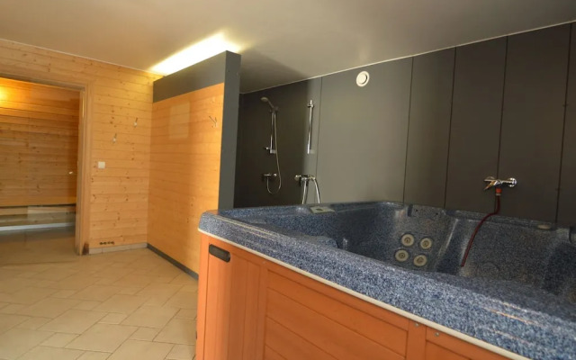 Gorgeous Holiday Home in Waimes With In-house Theatre & Pool