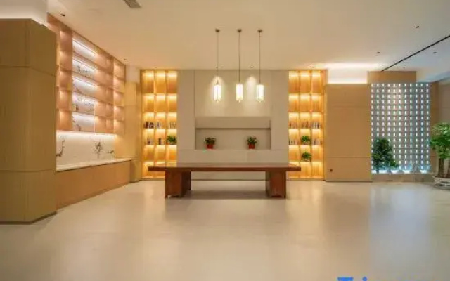 Yinchi Business Hotel (Jinxian County IM Plaza)