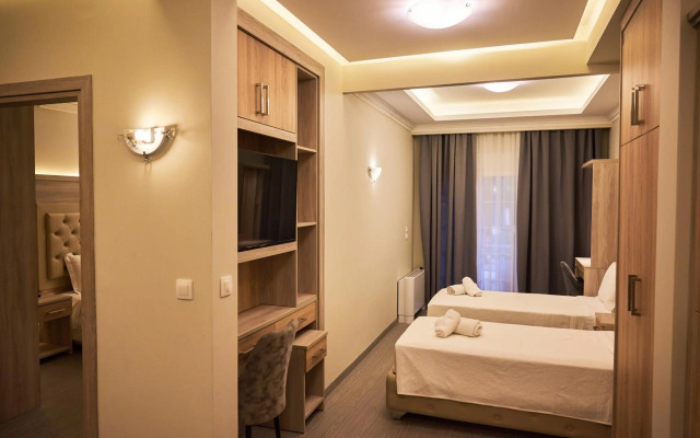 Famissi Eden Hotel