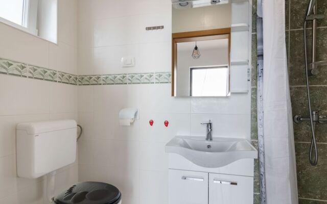Lovely Apartment in Veprinac With Private Terrace