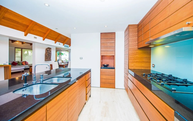 Charming Beachfront Villa on Bangtao
