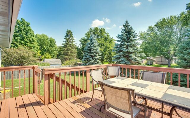 Sporty Blaine Home w/ Games ~ 2 Mi to Super Rink!