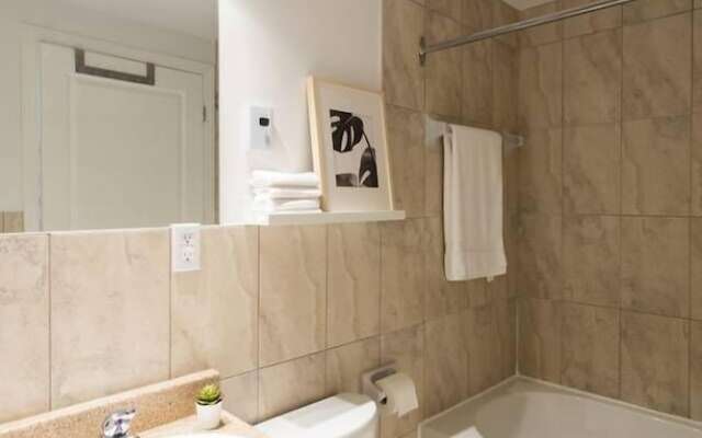 Fresh & Styled 2 Bedroom Apt in Mile End