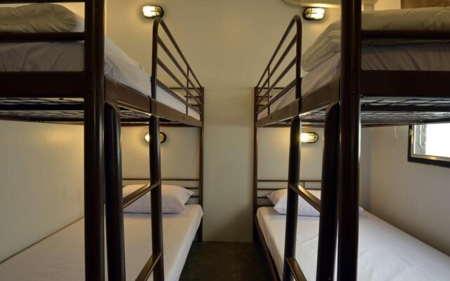 Some Rest Hostel Khao San