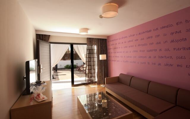 R2 Romantic Fantasia Dreams & Suites Hotel