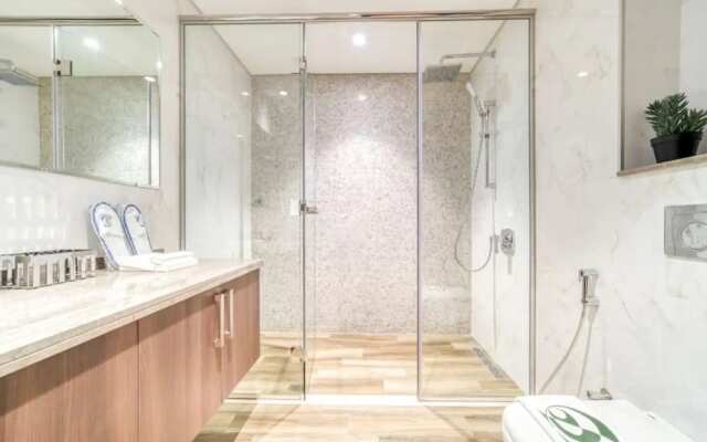 Stunning J-One Tower Studio