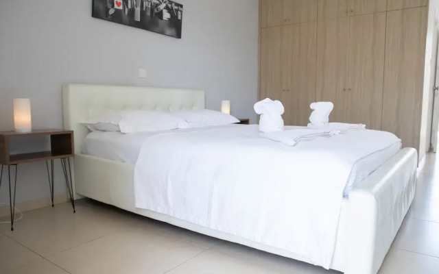Valentina Coastal Suites in Central Paphos 3