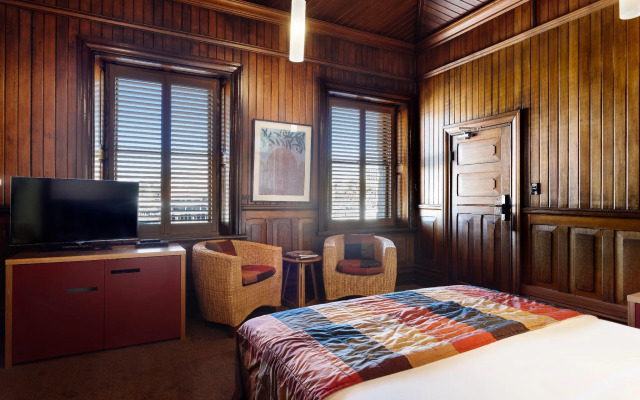 The Henry Jones Art Hotel