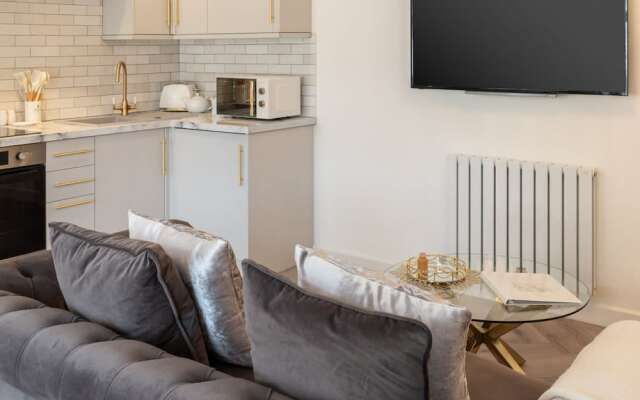 Host Stay Eccles Hideaway