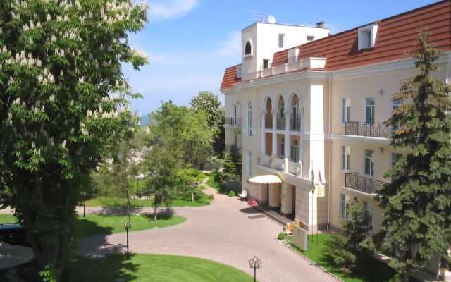 Palace Del Mar