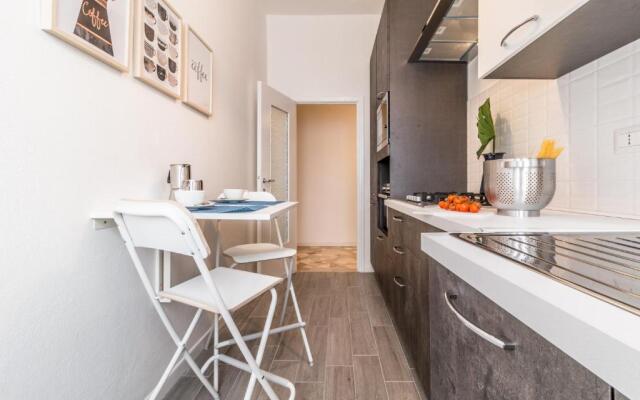 JOIVY Modern 1-Bed Flat W/Balcony