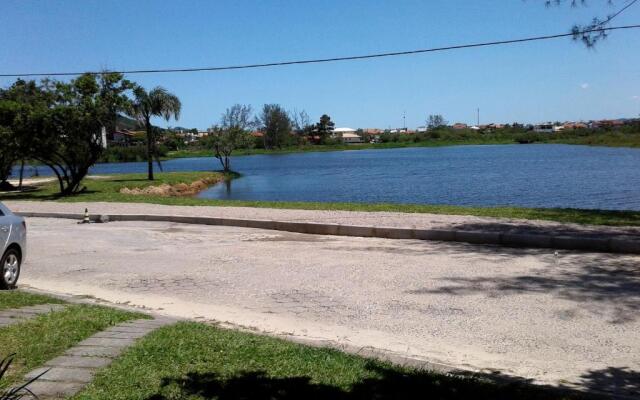 RESIDENCIAL COM CASAS DE 2 DORM - Praia Garopaba