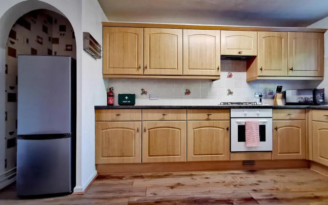 Central Three Bedroom House with Garden