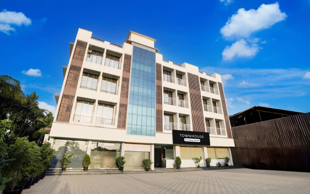 Super Townhouse Vasai Express Highway Formerly Majestic Inn