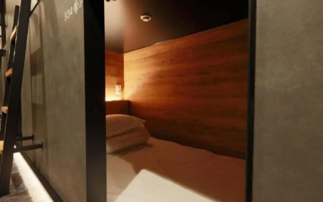 Rembrandt Cabin and Spa Shimbashi - Caters to Men