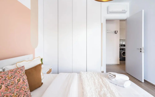 Lunette Artful 1-BR Apartment in Larnaca