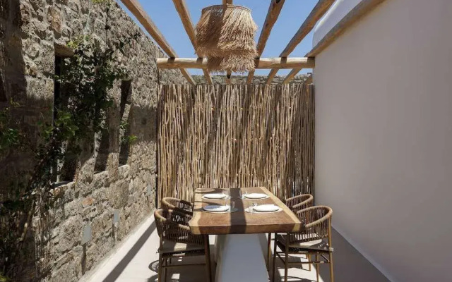 White Art Suites