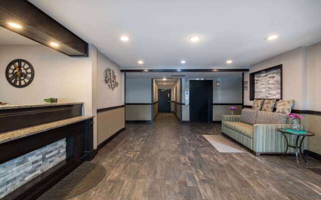 Travelodge by Wyndham Brooklyn Center