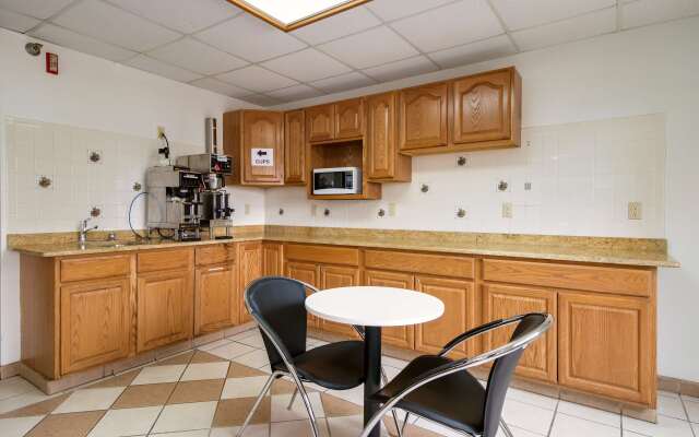 Motel 6 Davenport, IA