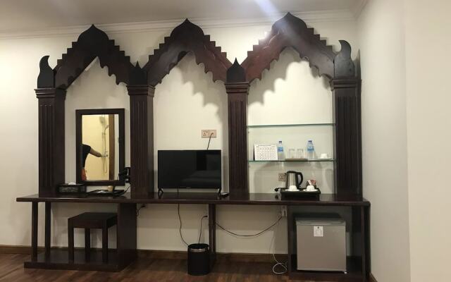 Famous Hotel Bagan 2