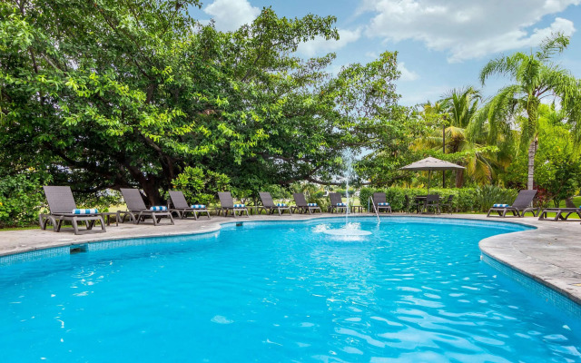 Comfort Inn Puerto Vallarta Golfside & Marina
