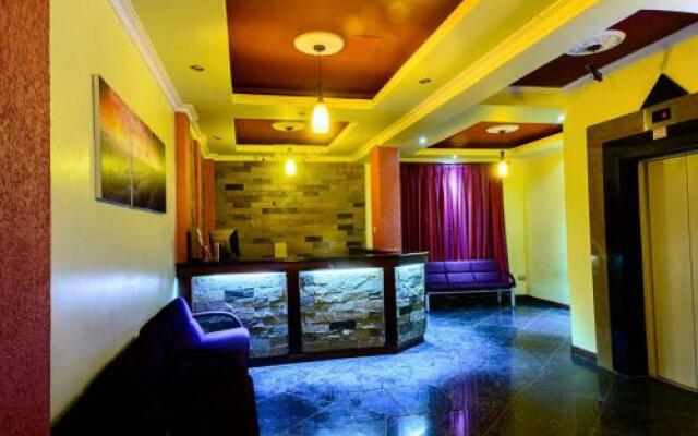 Airport Seasons Hotel