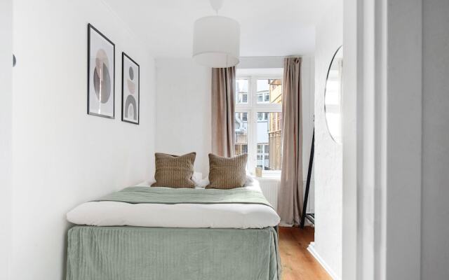 Sanders City - Pleasant 4-bdr Apt in the Capital