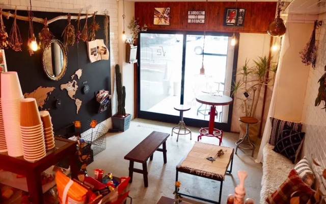 Root2 Coffee & Hostel