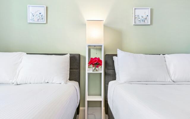 Stunning Modern and Fully-Upgraded 5 BR with Pool