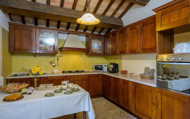 Gorgeous Apartment With Pool Near Sibillini Mountains