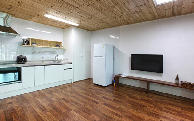 Yeosu Sea Side Pines Pension