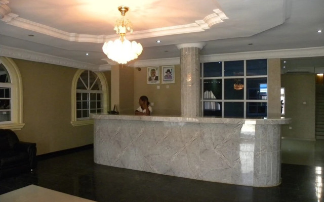 Grandy Suites Hotel