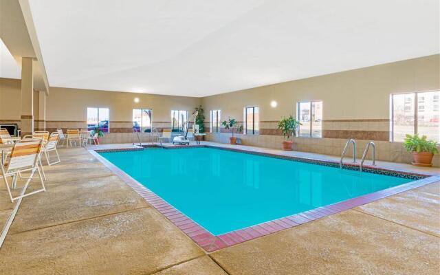 La Quinta Inn & Suites by Wyndham Midwest City - Tinker AFB