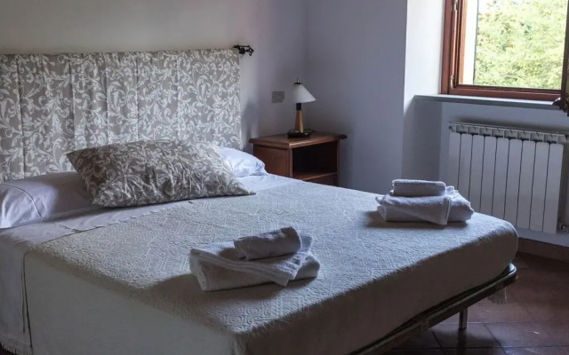 Traditional Villa in Varano With Private Garden