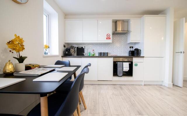 Highfield Apartment by Southwest Rooms - Free Netflix and Parking