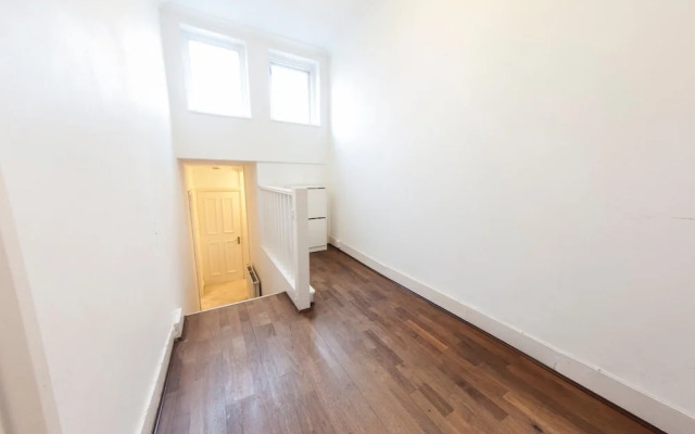 Spacious 2 Bedroom Flat in Queens Park - Sleeps 6