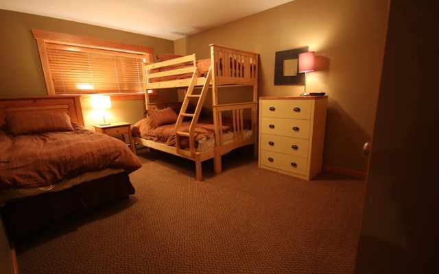 Pinnacle Ridge Chalets by Fernie Lodging