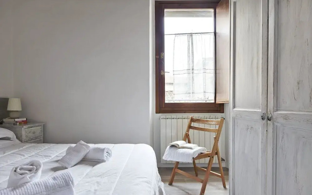 A Few Steps to The Duomo Beautiful 2BD Apt