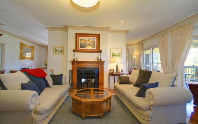 Rosevillehouse Bed & Breakfast