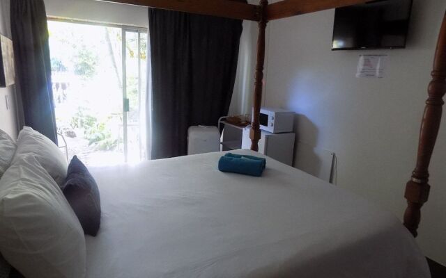 Golden Lantern Guest Lodge