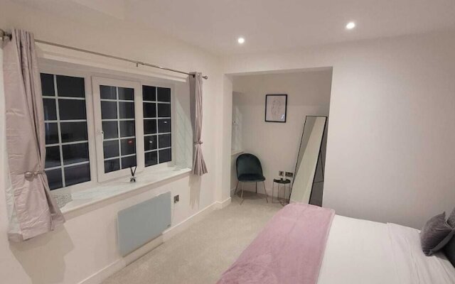 Lux 1 Bed Flat In The Heart Of Rochester