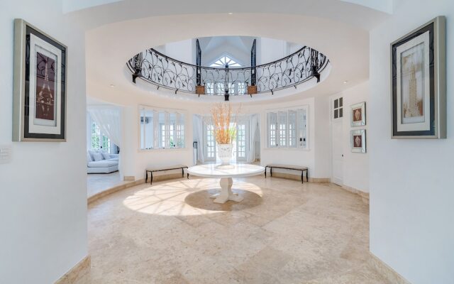 Luxury 2-level villa in Punta Cana
