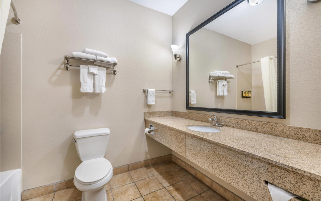 Best Western Plus Eastgate Inn & Suites