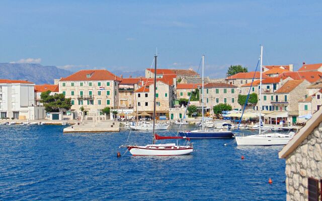 Apartment Vin - excellent location and close to the sea A Postira, Island Brac