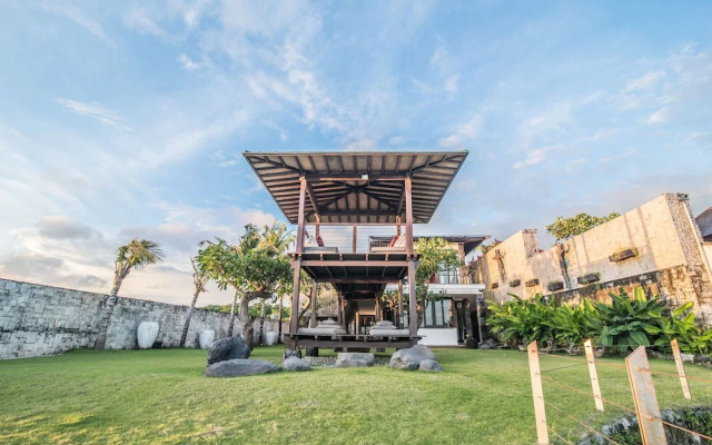Absolute Cliff Front Pandawa Beach Villa