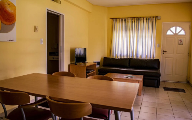 Los Robles Apart Hotel