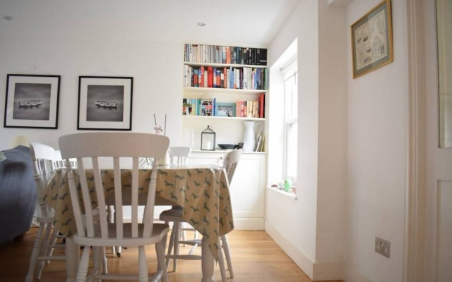 2 Bedroom Maisonette With Roof Terrace Sleeps 4