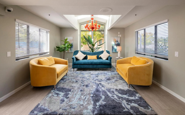 Mariposa Inn & Suites