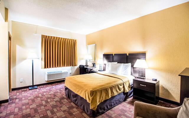 Econo Lodge Watertown